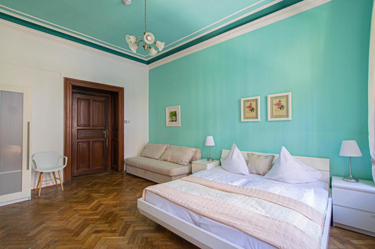 Apartment For Celebrations Spacious 3bdr With Balcony Prag
