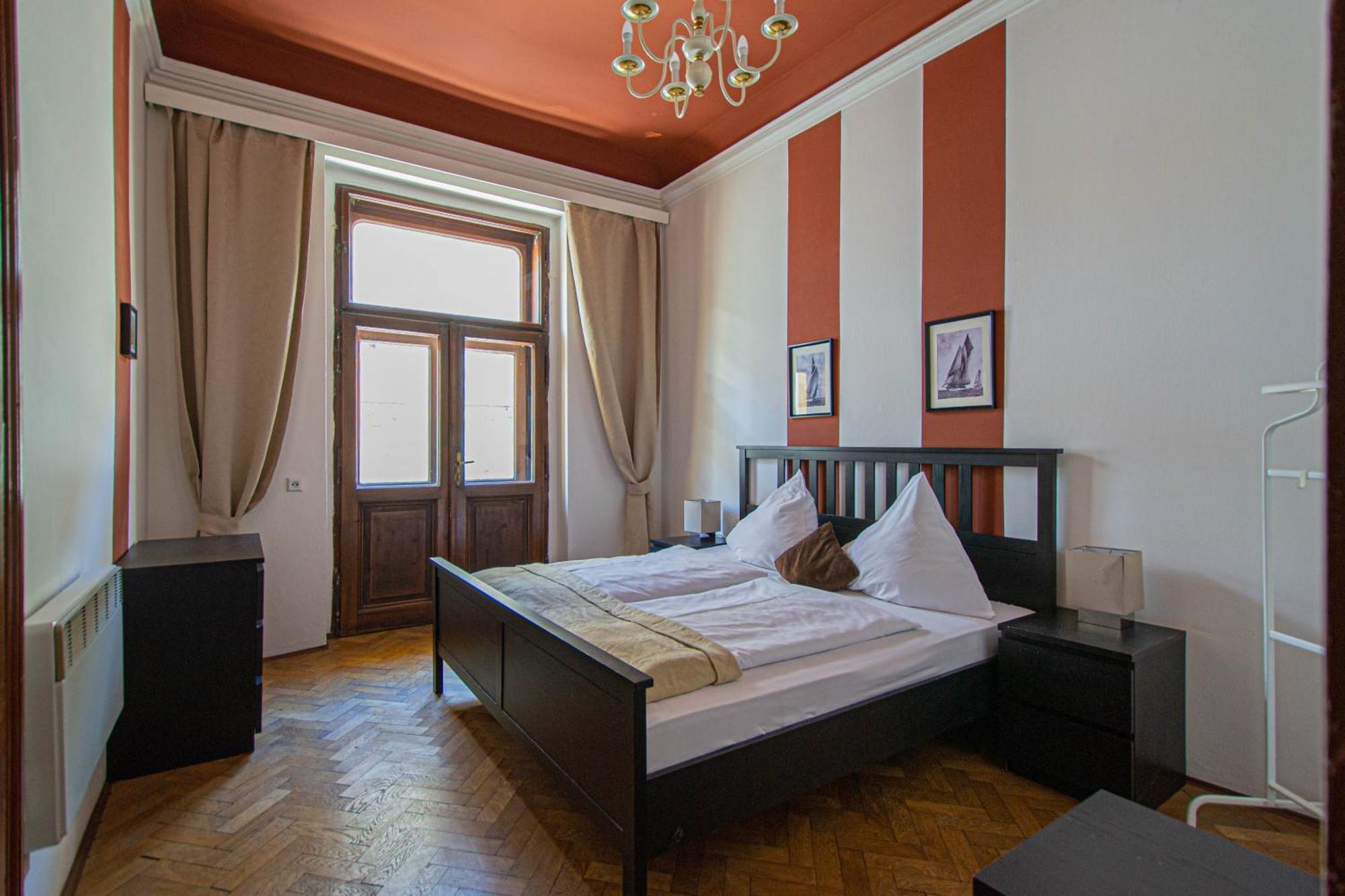 Apartment For Celebrations Spacious 3bdr With Balcony Prag