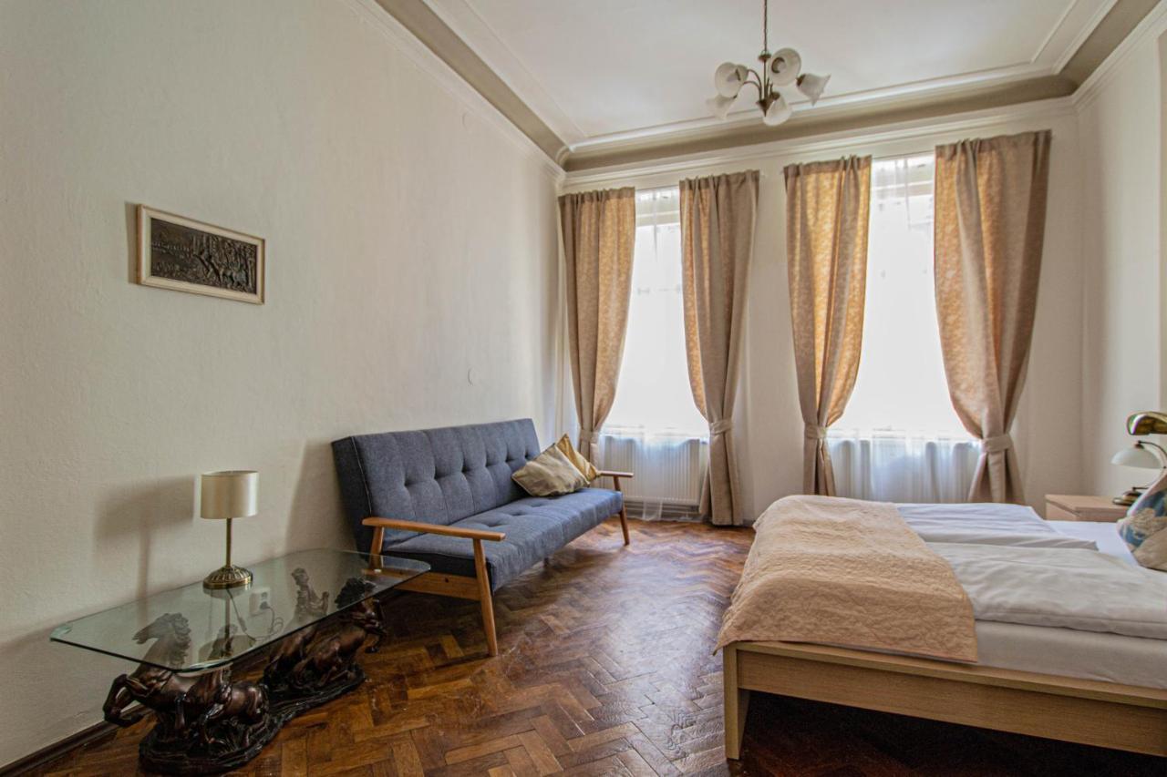 For Celebrations Spacious 3bdr With Balcony Apartment Prag