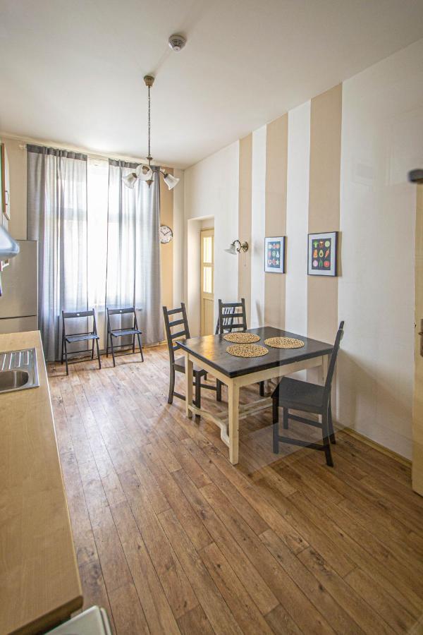 Apartment For Celebrations Spacious 3bdr With Balcony Prag