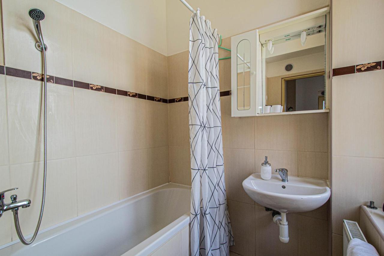 For Celebrations Spacious 3bdr With Balcony Apartment Prag