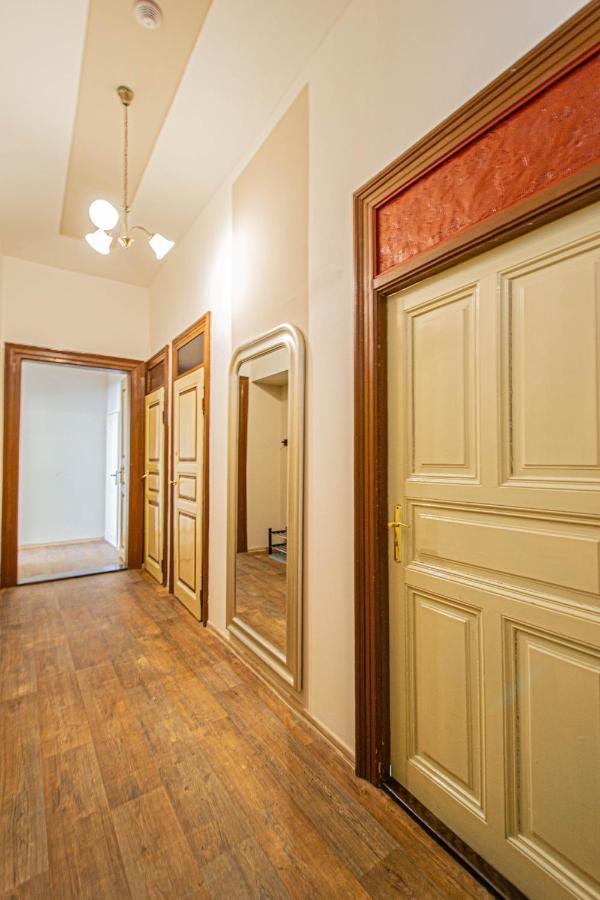 For Celebrations Spacious 3bdr With Balcony Prag
