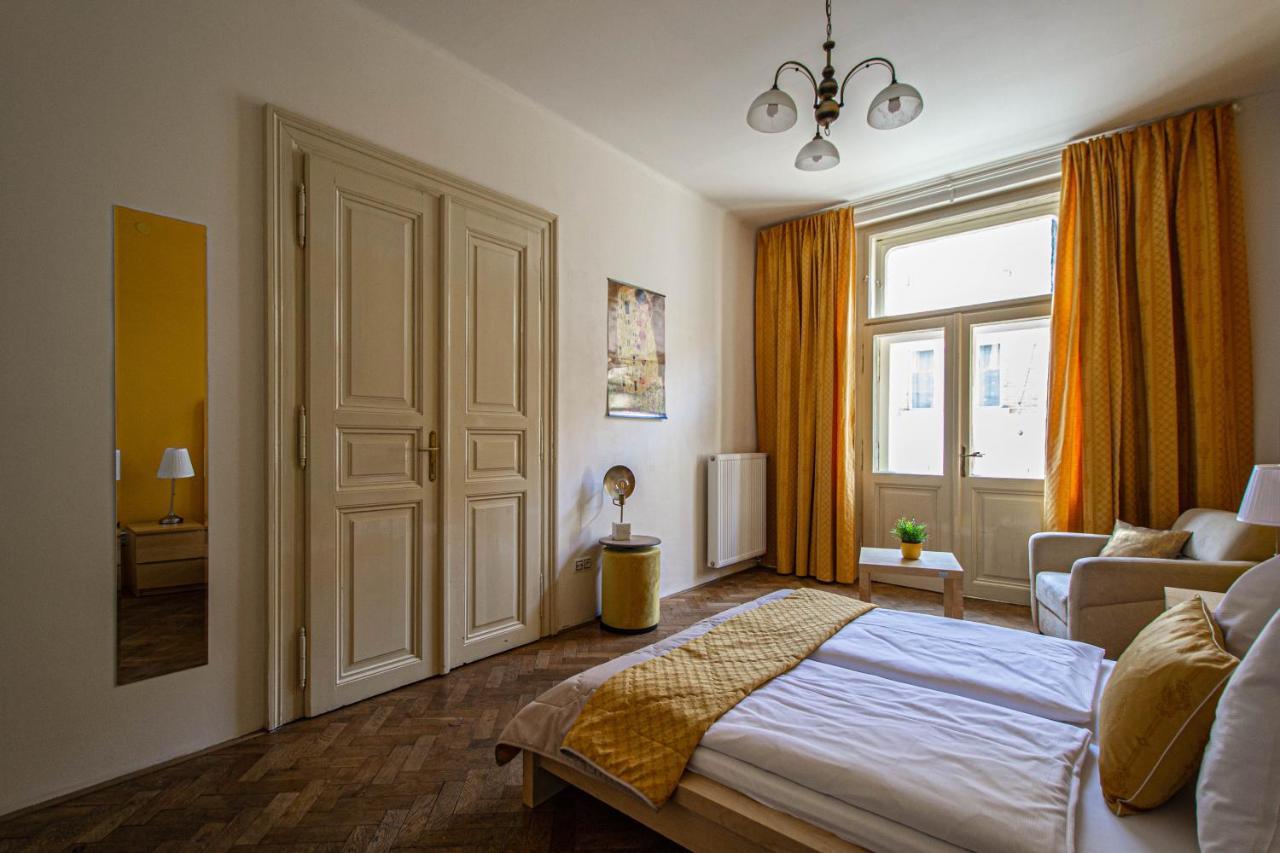 For Celebrations Spacious 3bdr With Balcony Apartment Prag